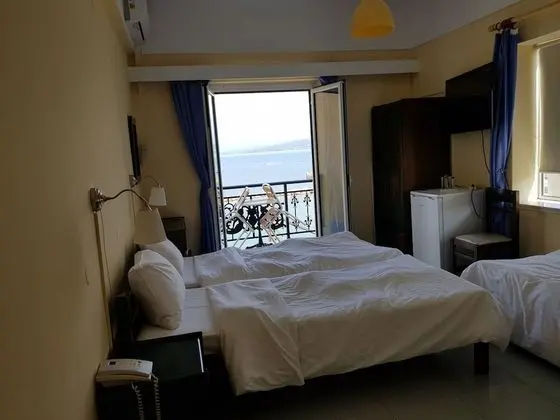 Üç Kişilik Oda
