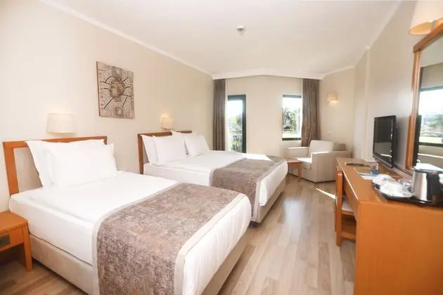 https://images.etstur.com/files/images/hotelImages/TR/51061/l/Miramare-Queen-Hotel-Oda-304961.jpg
