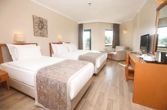 https://images.etstur.com/files/images/hotelImages/TR/51061/l/Miramare-Queen-Hotel-Oda-304974.jpg