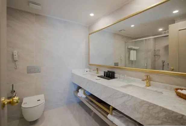 Suite Kara Manzaralı