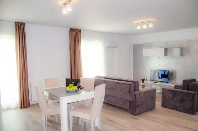 Senior Süit, Balkon, Kısmi Deniz Manzaralı