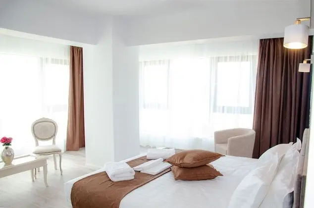 Senior Süit, Balkon, Kısmi Deniz Manzaralı