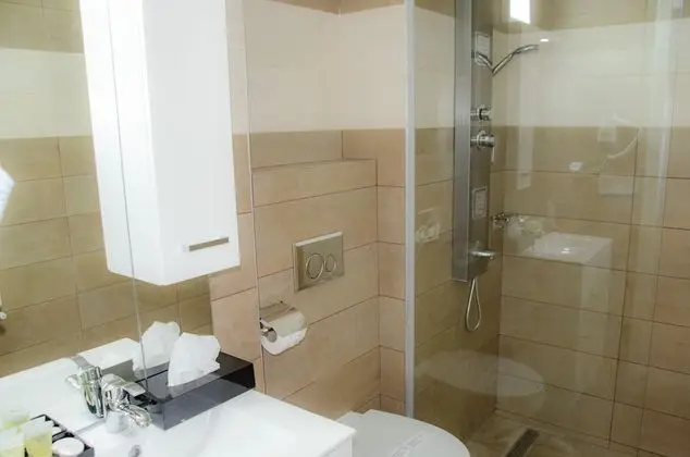 Senior Süit, Balkon, Kısmi Deniz Manzaralı