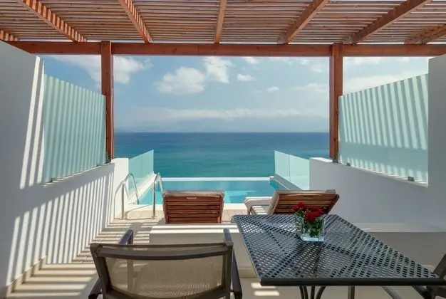 Frontal Deluxe Room with Sea View and Private Pool