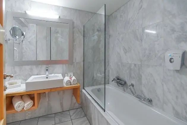 Frontal Deluxe Room with Sea View and Private Pool