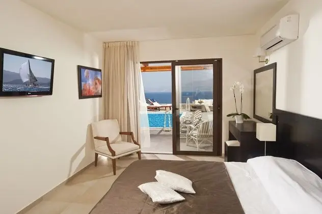 Suite with Sea View and Private Pool