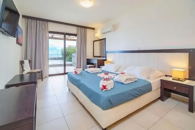Suite with Sea View and Private Pool