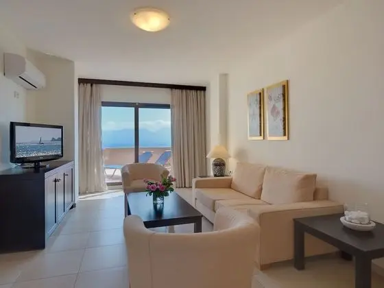 Suite with Sea View and Private Pool