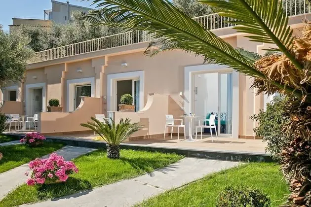 Deluxe Tek Büyük veya İki Ayrı Yataklı Oda, Veranda, Deniz Manzaralı