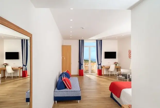 Junior Tek Büyük veya İki Ayrı Yataklı Oda, Balkon, Deniz Manzaralı