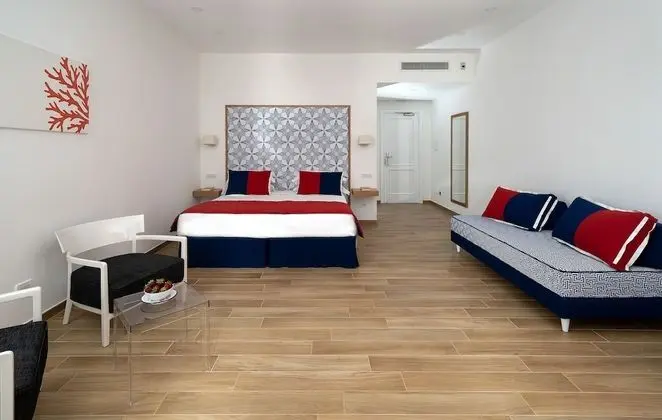 Junior Tek Büyük veya İki Ayrı Yataklı Oda, Balkon, Deniz Manzaralı