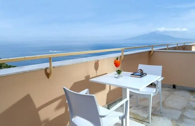 Junior Tek Büyük veya İki Ayrı Yataklı Oda, Balkon, Deniz Manzaralı