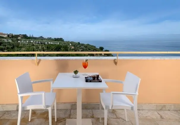 Junior Tek Büyük veya İki Ayrı Yataklı Oda, Balkon, Deniz Manzaralı