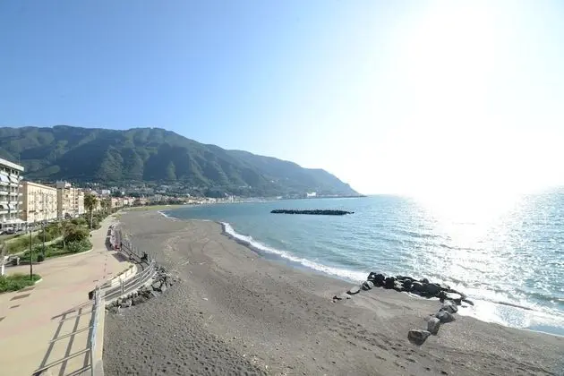 Classic Tek Büyük veya İki Ayrı Yataklı Oda, Balkon, Kısmi Deniz Manzaralı