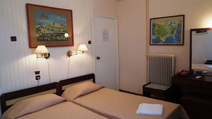 İki Ayrı Yataklı Oda, Ortak Banyo