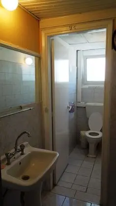 İki Ayrı Yataklı Oda, Ortak Banyo