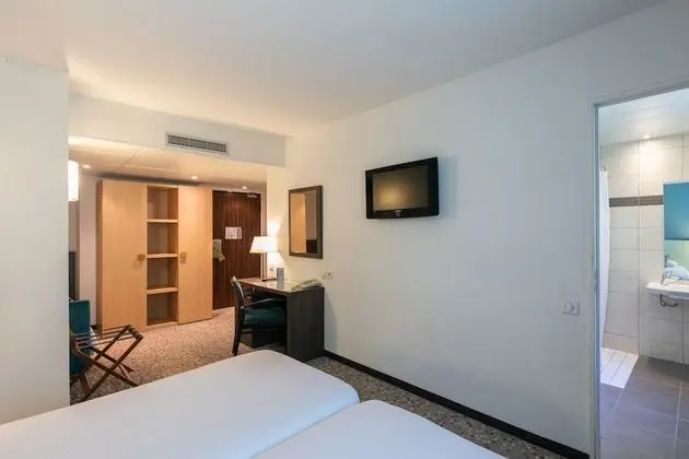 Üç Kişilik Oda, Dağ Manzaralı