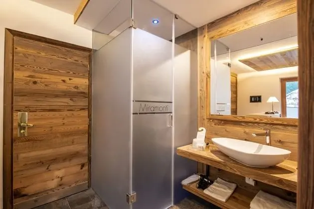 Tek Büyük Yataklı Oda (Mason Miramonti)