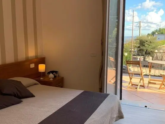 Tek Büyük veya İki Ayrı Yataklı Oda, Deniz Manzaralı