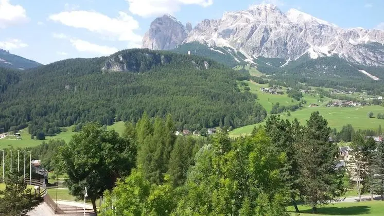 Junior Süit, Dağ Manzaralı (Executive CG)