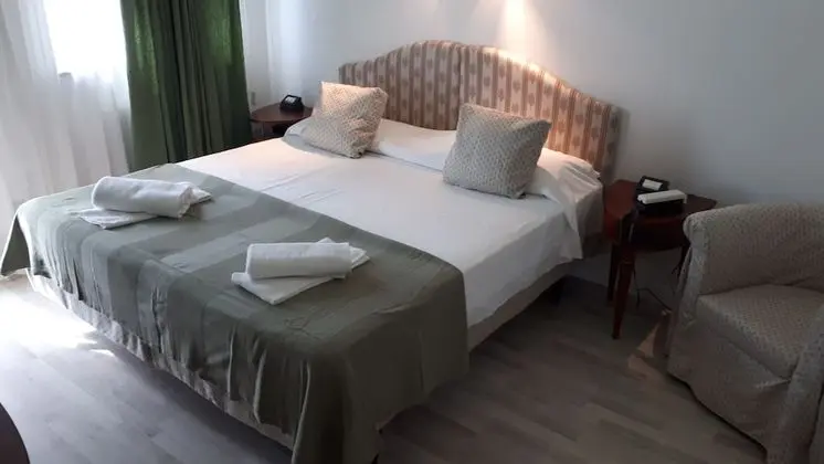 Tek Büyük veya İki Ayrı Yataklı Oda, Sigara İçilmez, Dağ Manzaralı