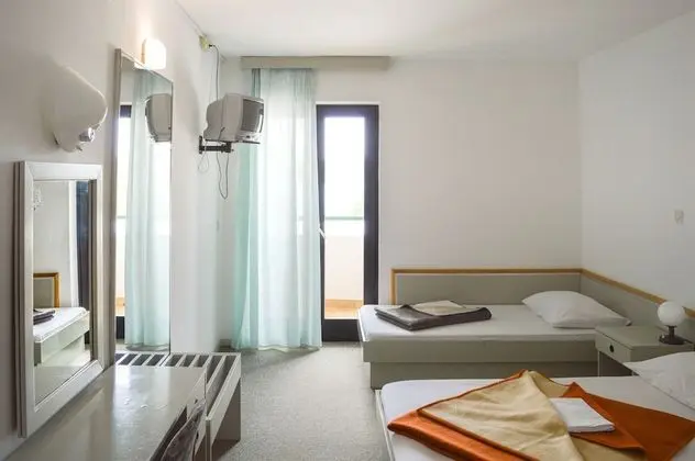 Standard Üç Kişilik Oda, Balkon, Park Manzaralı