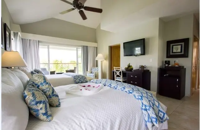 Çift ​​kişilik Pool View Two Double Beds