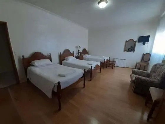 Üç Kişilik Oda