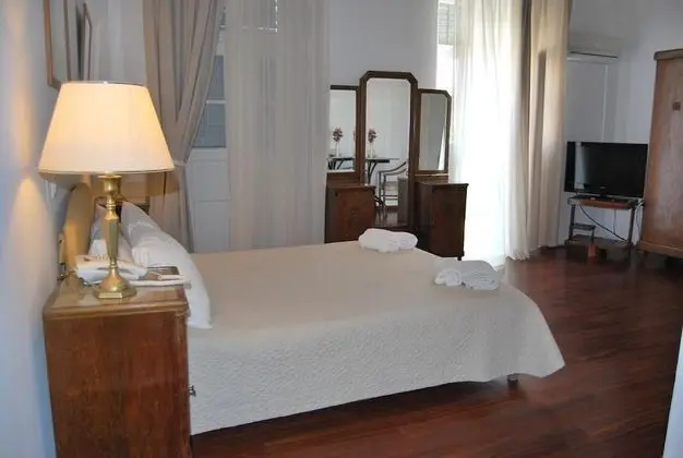 Tek Büyük veya İki Ayrı Yataklı Oda, Deniz Manzaralı