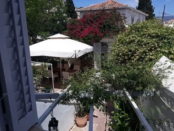 Üç Kişilik Oda, Bahçe Manzaralı