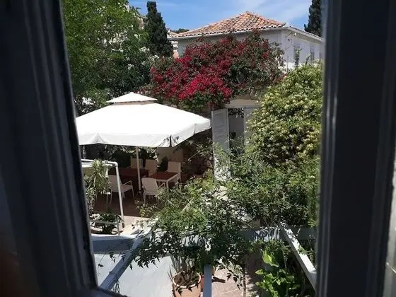 Üç Kişilik Oda, Bahçe Manzaralı