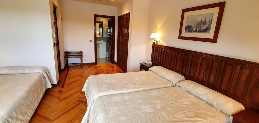 Standard Tek Büyük veya İki Ayrı Yataklı Oda (2 adults + 1 child)