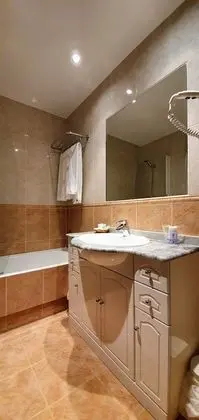 Standard Tek Büyük veya İki Ayrı Yataklı Oda (2 adults + 1 child)