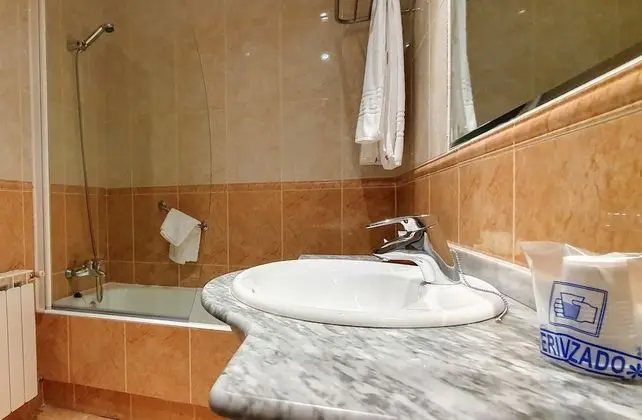 Standard Tek Büyük veya İki Ayrı Yataklı Oda (2 adults + 1 child)