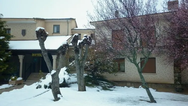 Standard Tek Büyük veya İki Ayrı Yataklı Oda (2 adults + 1 child)