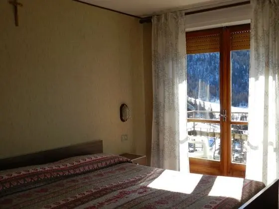 Basic Tek Büyük Yataklı Oda