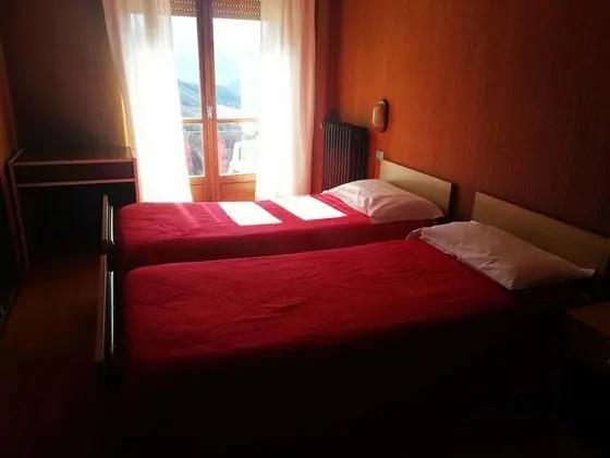 Basic Üç Kişilik Oda, Birden Çok Yatak