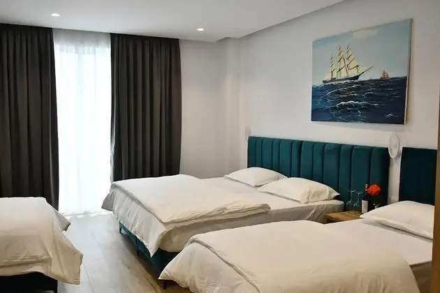 Dört Kişilik Oda, Deniz Manzaralı