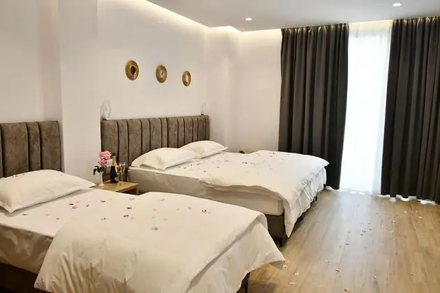Dört Kişilik Oda, Deniz Manzaralı