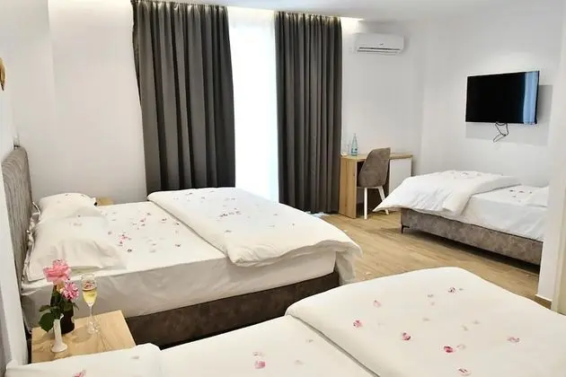 Dört Kişilik Oda, Deniz Manzaralı