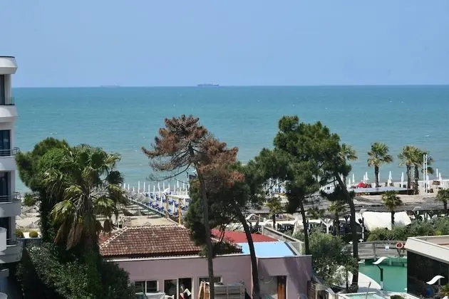 Dört Kişilik Oda, Deniz Manzaralı