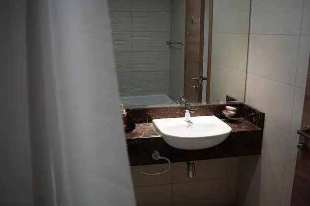 402 Fully Furnished Apartment