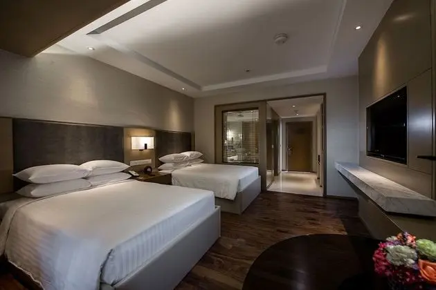 Premier Tek Büyük Yataklı Oda, 2 Çift Kişilik Yatak, Balkon