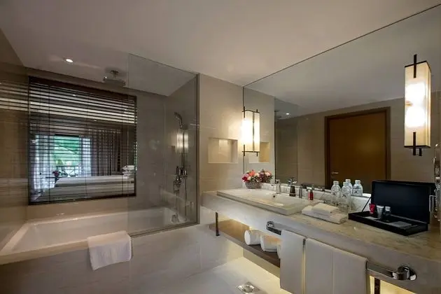 Premier Tek Büyük Yataklı Oda, 2 Çift Kişilik Yatak, Balkon