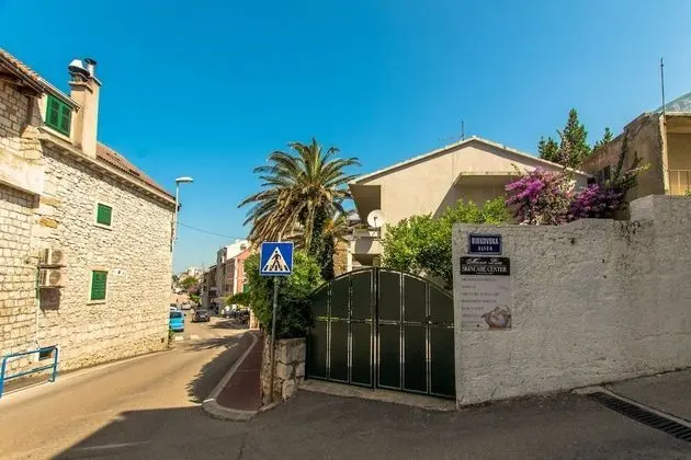 Apart Daire (Miri - with terrace - A1(4))