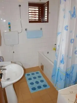 Apart Daire (Mirja - 100m from the beach & parking)