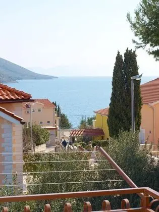Apart Daire (Mirja - 100m from the beach & parking)