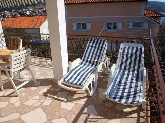 Apart Daire (Mirja - 100m from the beach & parking)
