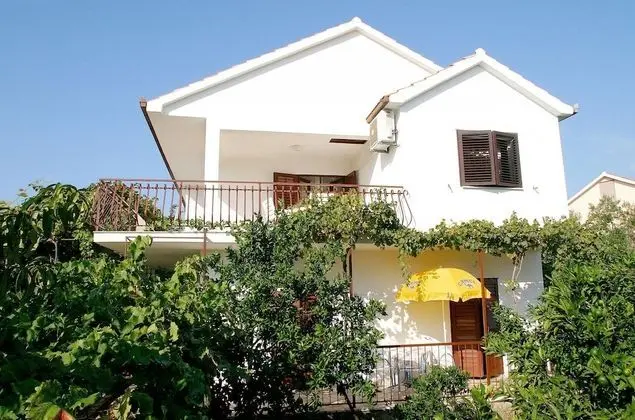 Apart Daire (Mirja - 100m from the beach & parking)
