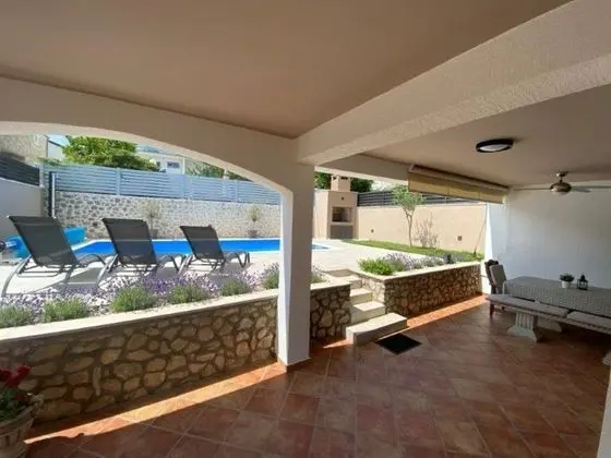 Apart Daire (Mirja - 50 m from beach - A4(2+2))